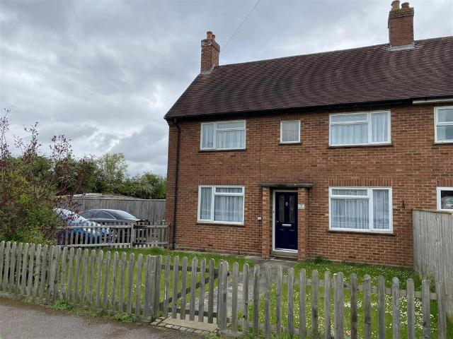 Princes Close, Cambridge CB21 3 bed semi detached house to rent £1,700 pcm £392 pw