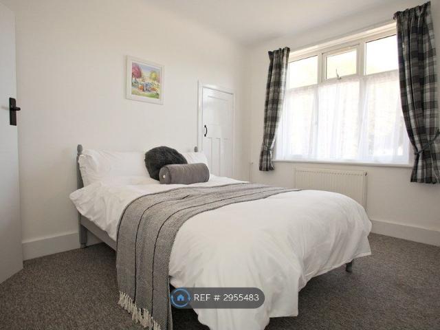 Princes Court, Bournemouth BH1, 3 bed flat to rent, £1,600 pcm | PrimeLocation