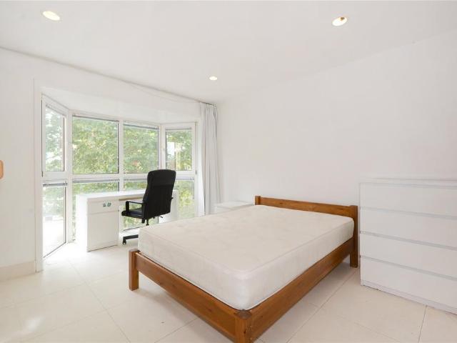 Princes Court, London, SE16 1 bed flat to rent £1,400 pcm £323 pw