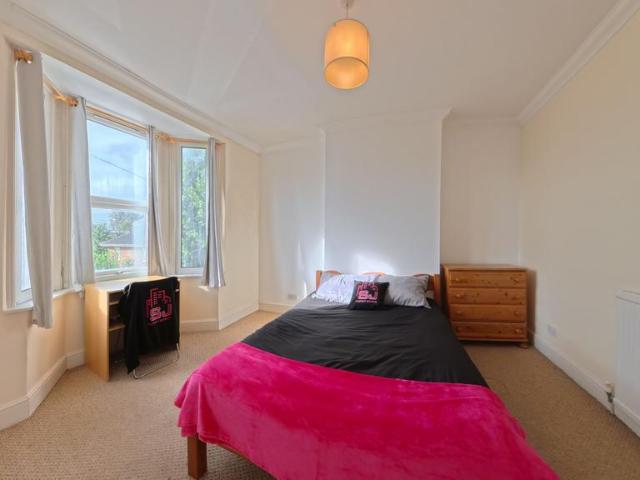 Princes Crescent, Brighton BN2 5 bed house to rent £2,340 pcm £540 pw