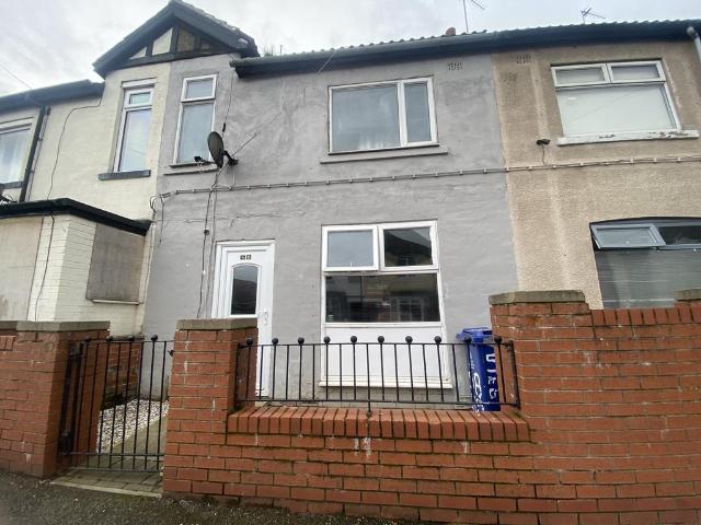 Princes Crescent, Edlington, DONCASTER 3 bed house to rent £700 pcm £162 pw