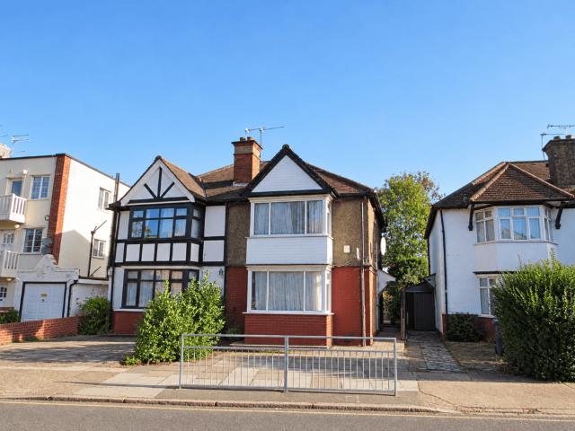 Princes Drive, Harrow, Middlesex HA1 1XH 3 bed semi detached house to rent £2,500 pcm £577 pw
