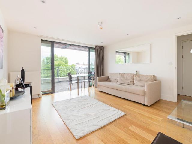 Princes Gardens, Knightsbridge. 2 bed flat to rent £3,900 pcm £900 pw
