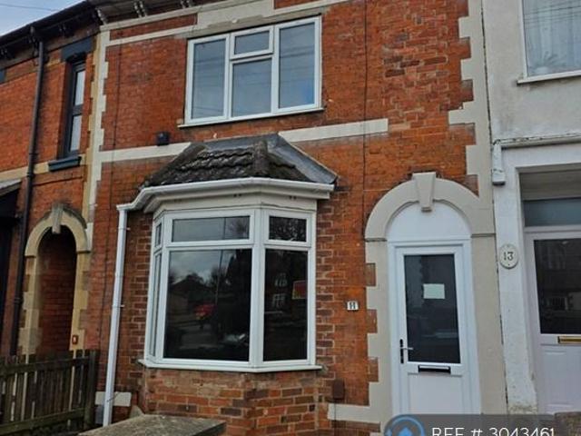 Princes Gardens, Peterborough, PE1 3 bed terraced house to rent £1,150 pcm £265 pw