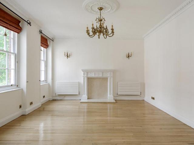 Princes Gate Court, SW7 4 bed flat to rent £9,967 pcm £2,300 pw