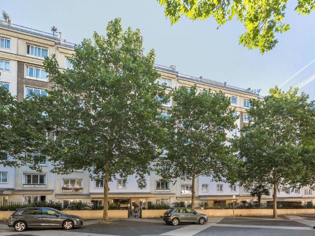 Princes Gate, Knightsbridge, London, SW7 3 bed flat to rent £8,996 pcm £2,076 pw