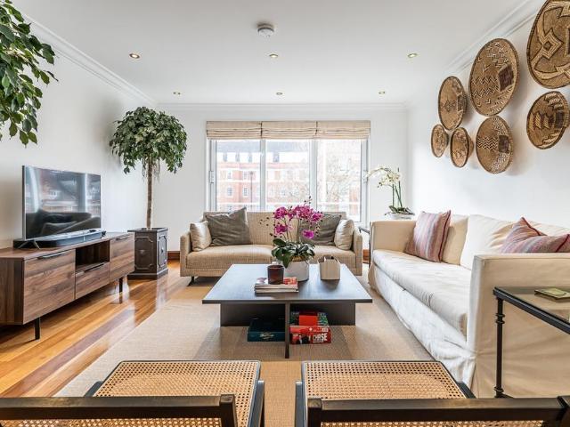Princes Gate Knightsbridge SW7 2 bed apartment to rent £5,200 pcm £1,200 pw