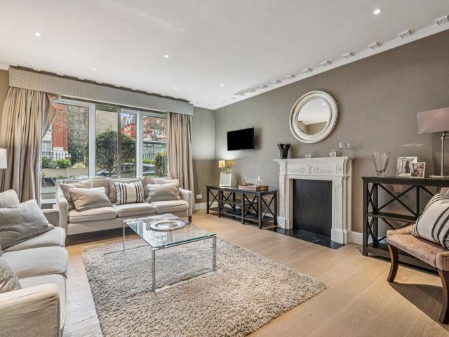 Princes Gate, London, SW7 3 bed apartment to rent £5,850 pcm £1,350 pw