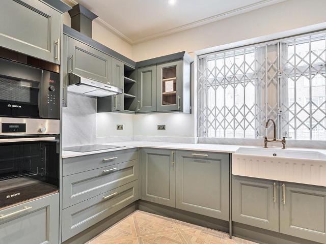 Princes Gate, South Kensington. 4 bed flat to rent £21,667 pcm £5,000 pw