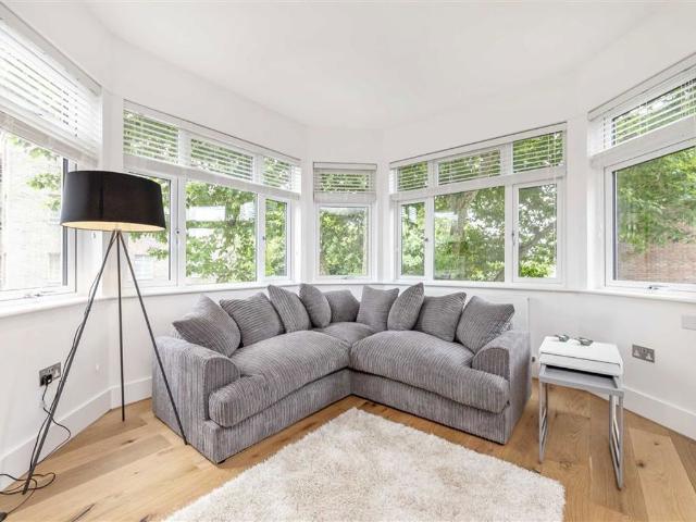 Prince's Gate, South Kensington SW7, 2 bed flat to rent, £4,250 pcm | PrimeLocation