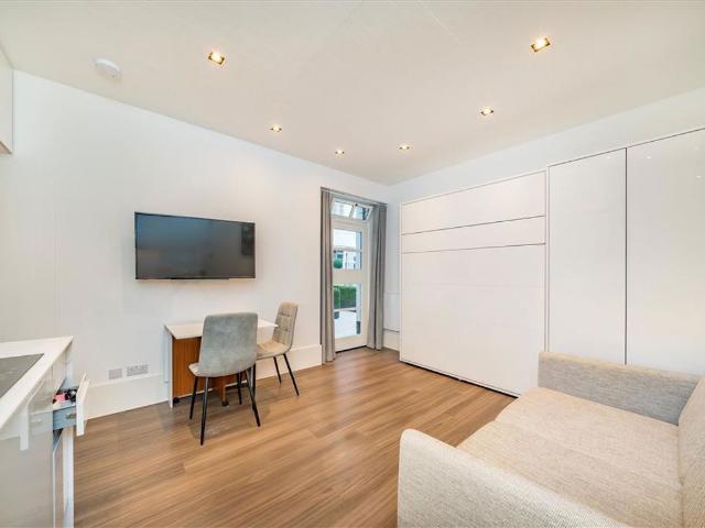 Princes Gate, South Kensington SW7, Studio to rent, £1,950 pcm | PrimeLocation