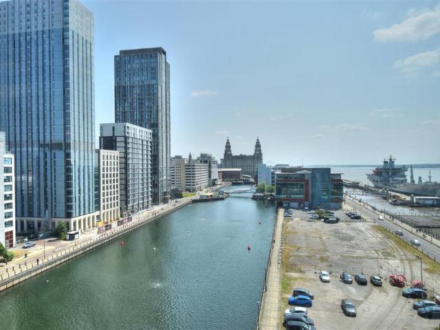 Princes Parade, Liverpool 2 bed apartment to rent £1,300 pcm £300 pw