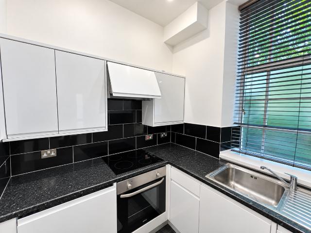 Princes Place, Brighton BN1, 2 bed flat to rent, £1,750 pcm | PrimeLocation