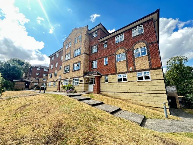 Princes Place, Knights Field, Luton, Bedfordshire LU2, 2 bed flat to rent, £1,250 pcm | PrimeLocation