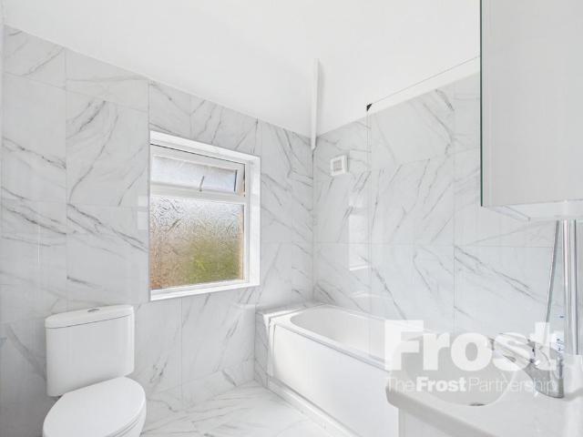Princes Road, Feltham, TW13 3 bed semi detached house to rent £2,100 pcm £485 pw
