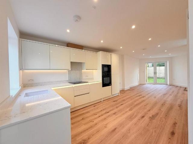 Princes Road, Ferndown 3 bed house to rent £1,775 pcm £410 pw