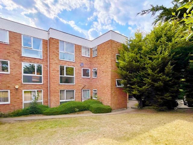 Princes Road, Romford RM1, 2 bed flat to rent, £1,450 pcm | PrimeLocation