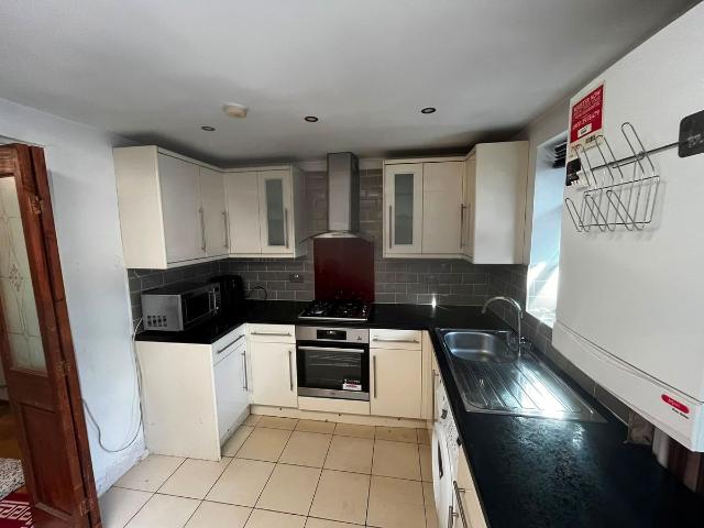 Princes Road, Romford RM1, 2 bed property to rent, £1,800 pcm | PrimeLocation
