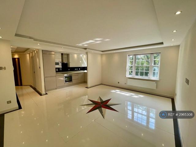 Princes Road, Weybridge, KT13 1 bed flat to rent £1,550 pcm £358 pw