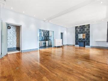 Princes Street, Brighton, East. 2 bed apartment to rent £2,500 pcm £577 pw
