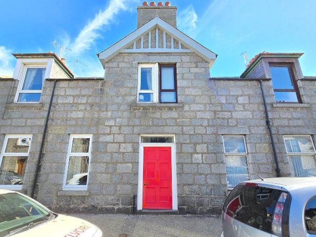 Princes Street, Inverurie, Aberdeenshire AB51, 2 bed flat to rent, £700 pcm | PrimeLocation