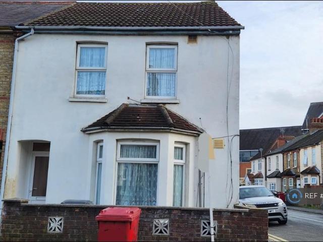 Princes Street, Slough, SL1 3 bed semi detached house to rent £1,900 pcm £438 pw