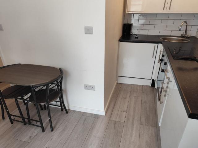 Prince's Square W2, Studio to rent, £1,700 pcm | PrimeLocation