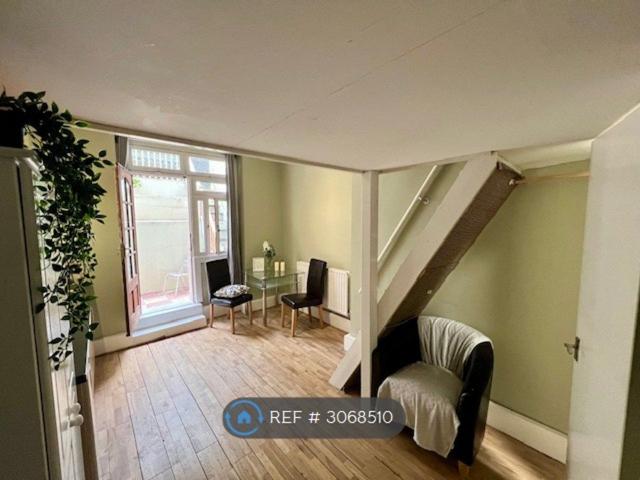 Prince's Square, London W2, Studio to rent, £1,300 pcm | PrimeLocation