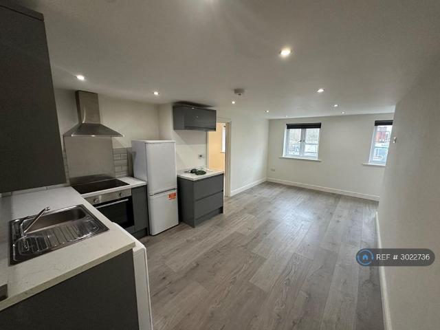 Princes Way, Bletchley, Milton. 1 bed flat to rent £950 pcm £219 pw