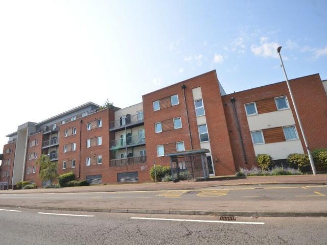 Princes Way, Bletchley MK2 2 bed flat to rent £1,250 pcm £288 pw