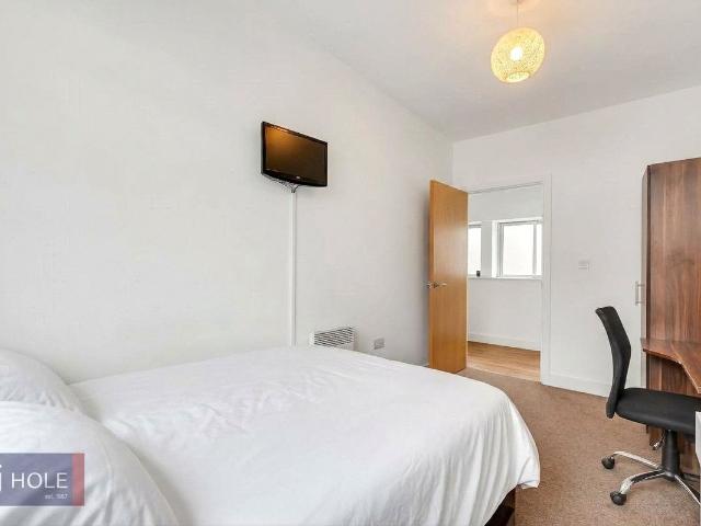 Princess Victoria Street, Clifton, Bristol BS8, 3 bed flat to rent, £2,550 pcm | PrimeLocation