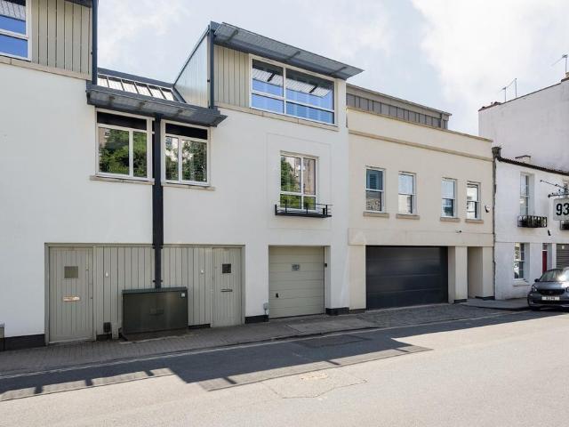 Princess Victoria Street, Clifton, BS8 3 bed townhouse to rent £3,250 pcm £750 pw