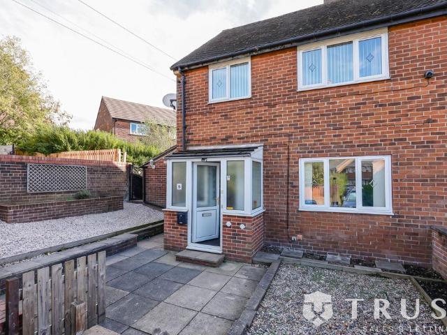 Princess Avenue, Dewsbury, WF12 3 bed semi detached house to rent £1,100 pcm £254 pw