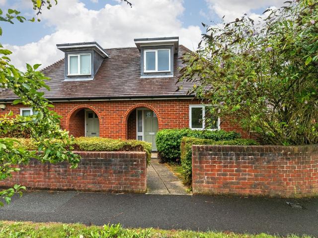 Princess Court, Kings Worthy SO23, 2 bed semi detached house to rent, £1,600 pcm | PrimeLocation