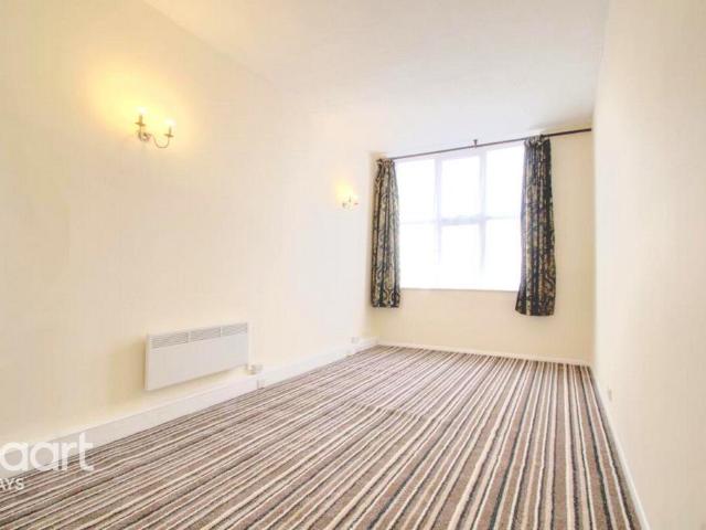 Princess Margaret Road, Tilbury 1 bed flat to rent £850 pcm £196 pw
