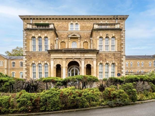 Princess Park Manor, Royal Drive, London 4 bed apartment to rent £3,750 pcm £865 pw
