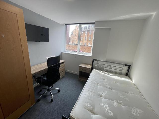 Princess Road West, Leicester LE1 1 bed private hall to rent £780 pcm £180 pw