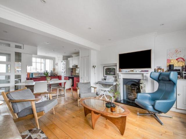 Prior Street, London SE10 3 bed duplex to rent £2,800 pcm £646 pw