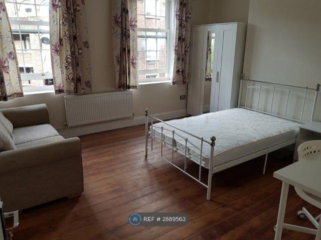Prioress House, London E3, 3 bed flat to rent, £2,400 pcm | PrimeLocation