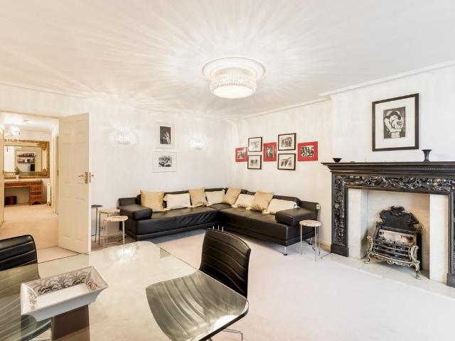 Priors Lodge, 56 58 Richmond Hill, Richmond TW10, 2 bed flat to rent, £2,600 pcm | PrimeLocation