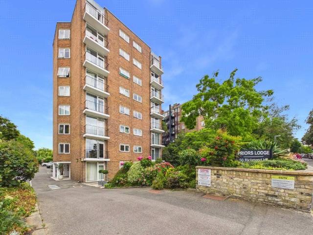 Priors Lodge, Richmond TW10, 2 bed flat to rent, £2,750 pcm | PrimeLocation