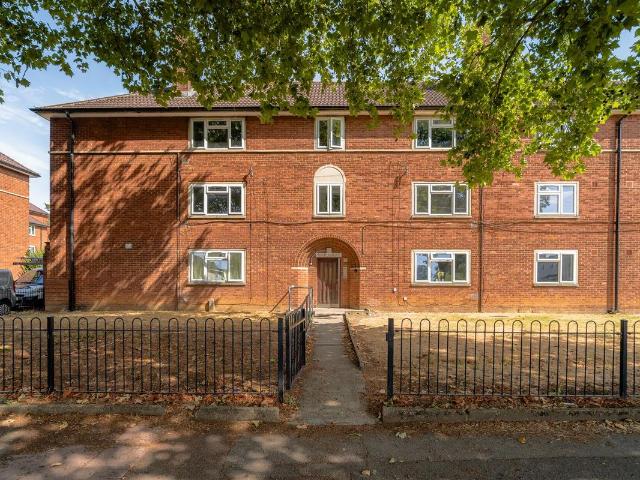 Priors Road, Prestbury GL52, 2 bed flat to rent, £995 pcm | PrimeLocation