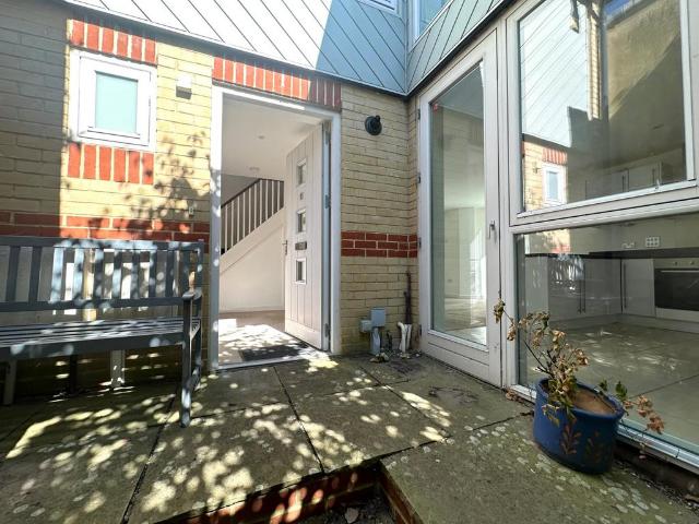 Priory Courtyard, Ramsgate, Kent, CT11 2 bed semi detached house to rent £1,200 pcm £277 pw