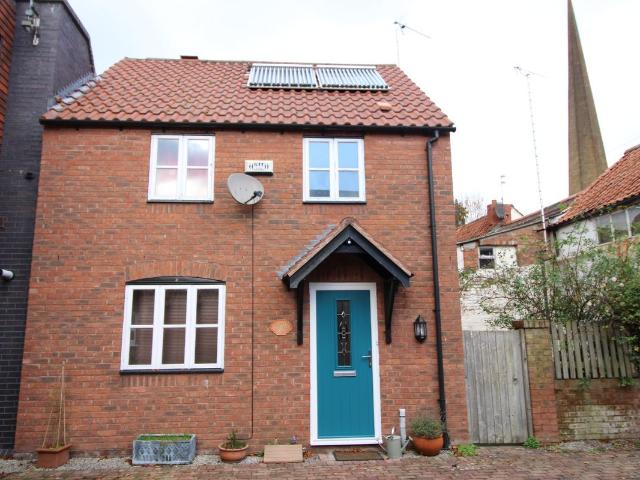 Priory Court, Bridgwater TA6, 3 bed cottage to rent, £1,200 pcm | PrimeLocation