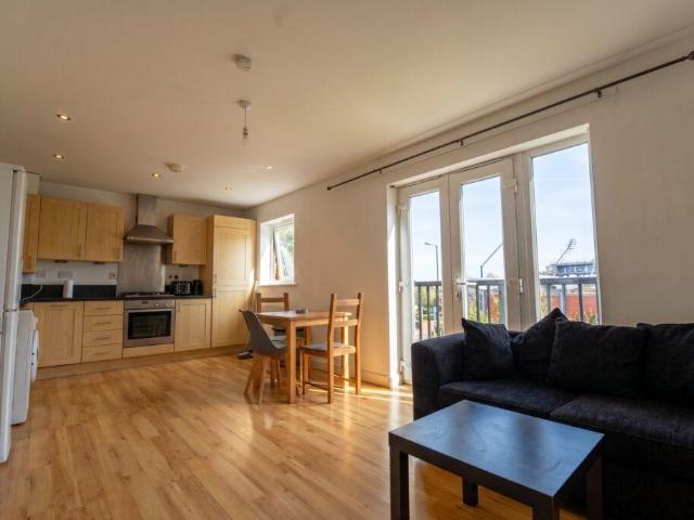 Priory Court, Edgbaston B5 2 bed flat to rent £1,200 pcm £277 pw