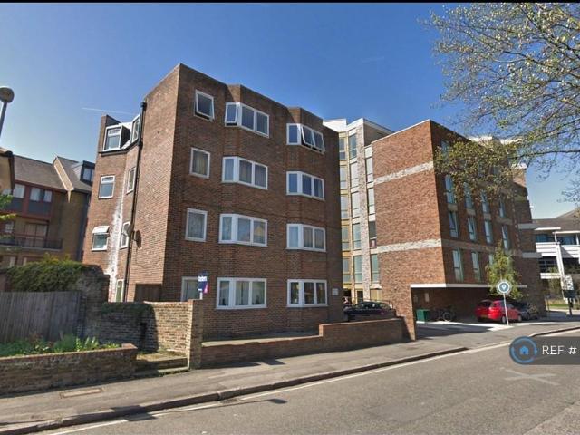 Priory Court, Kingston Upon Thames, KT1 1 bed flat to rent £1,650 pcm £381 pw