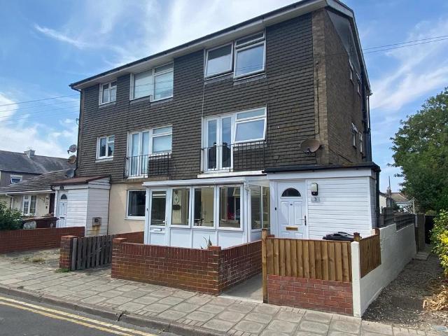 Priory Court, Walton On The Naze CO14 2 bed maisonette to rent £1,000 pcm £231 pw