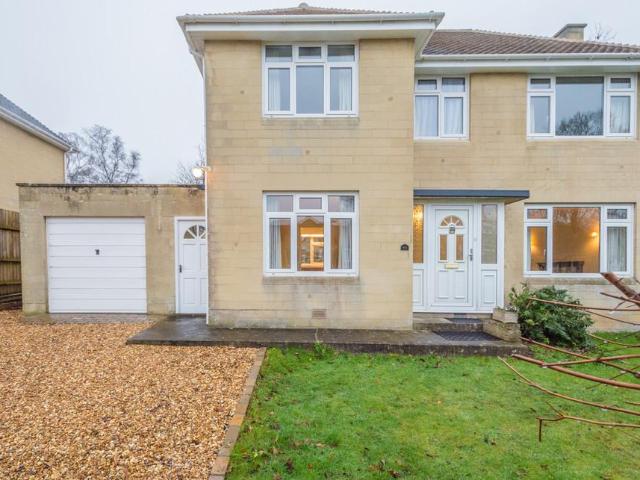 Priory Close, Bath 3 bed detached house to rent £2,400 pcm £554 pw