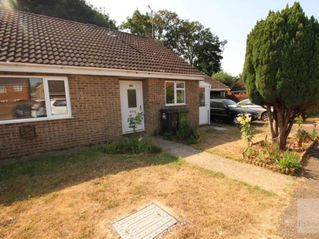 Priory Close, Hethersett NR9, 3 bed bungalow to rent, £1,350 pcm | PrimeLocation