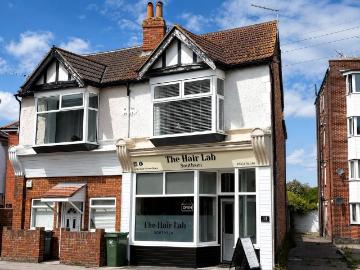 Priory Crescent, Hampshire PO4 2 bed flat to rent £1,050 pcm £242 pw
